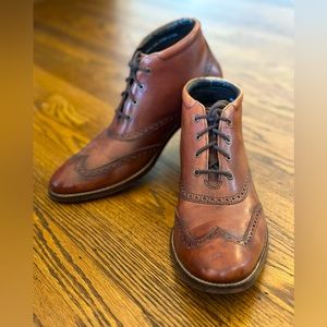 Men’s Cole Haan Wingtip leather lace up boots